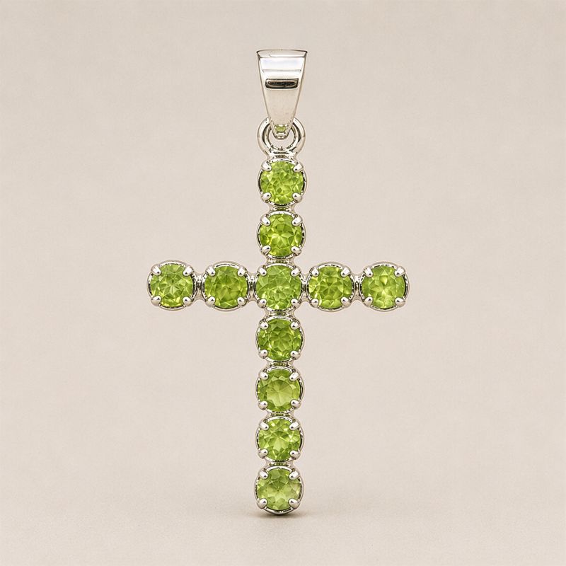 Colgante devocional indio - plateado (cadena de 45 cm) - crucifijo de peridoto