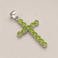 Colgante devocional indio - plateado (cadena de 45 cm) - crucifijo de peridoto