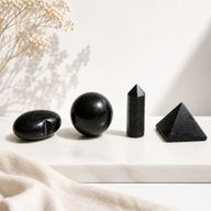 Cuatro formas de gemas - Turmalina negra