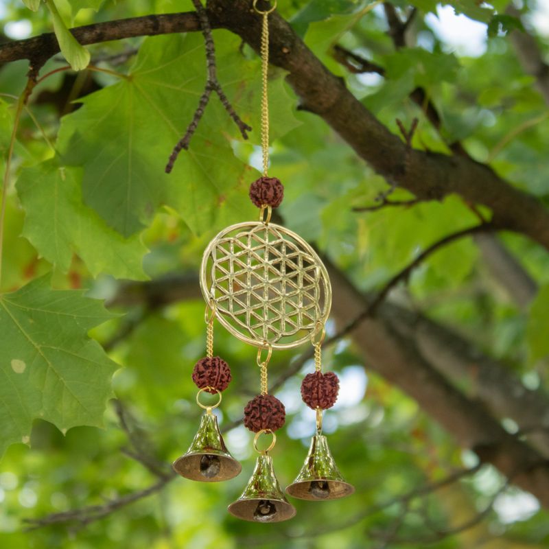 Campanillas indias - Flor de la Vida en latón con cuentas de rudraksha - 3 campanas - 6x27 cm
