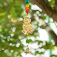 Campanillas indias - Buda de latón con cuentas de chakra y campanas colgantes de cuerda - 53 cm