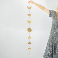 Campanillas indias - Colgante de latón con fases lunares y campana - 1 m