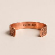Pulseras de cobre macizo con grabados de afirmaciones (varias)