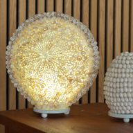 Lámpara bohemia de concha marina - concha de arte tallada, grande y redonda - 30 cm