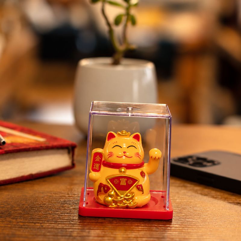Mini Gato de la suerte impulsado por energía solar en caja - Amarillo