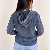 Camisa con capucha pequeña de algodón lavado a la piedra con bolsillo canguro - Lavanda polvoriento