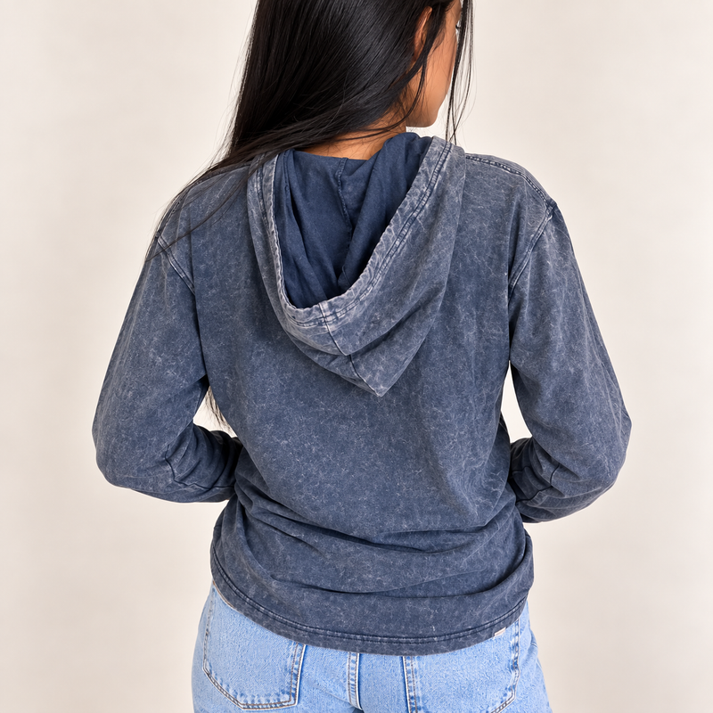 Camisa con capucha de algodón lavado a la piedra, bolsillo canguro - Lavanda polvorienta