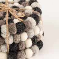Posavasos redondos de bolas de fieltro - 10 cm color gris variado (juego de 4)
