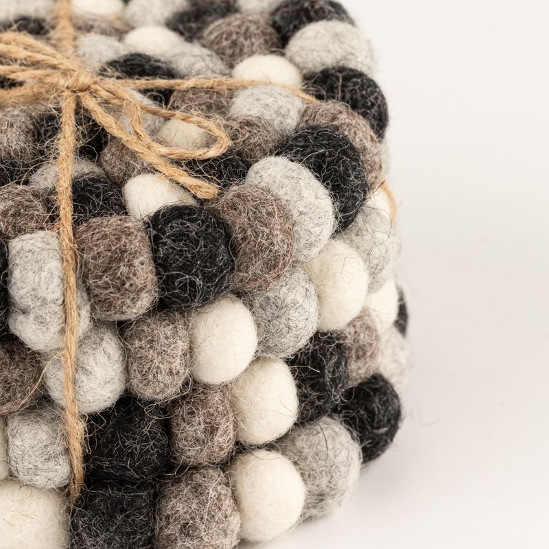 Posavasos redondos de bolas de fieltro - 10 cm color gris variado (juego de 4)