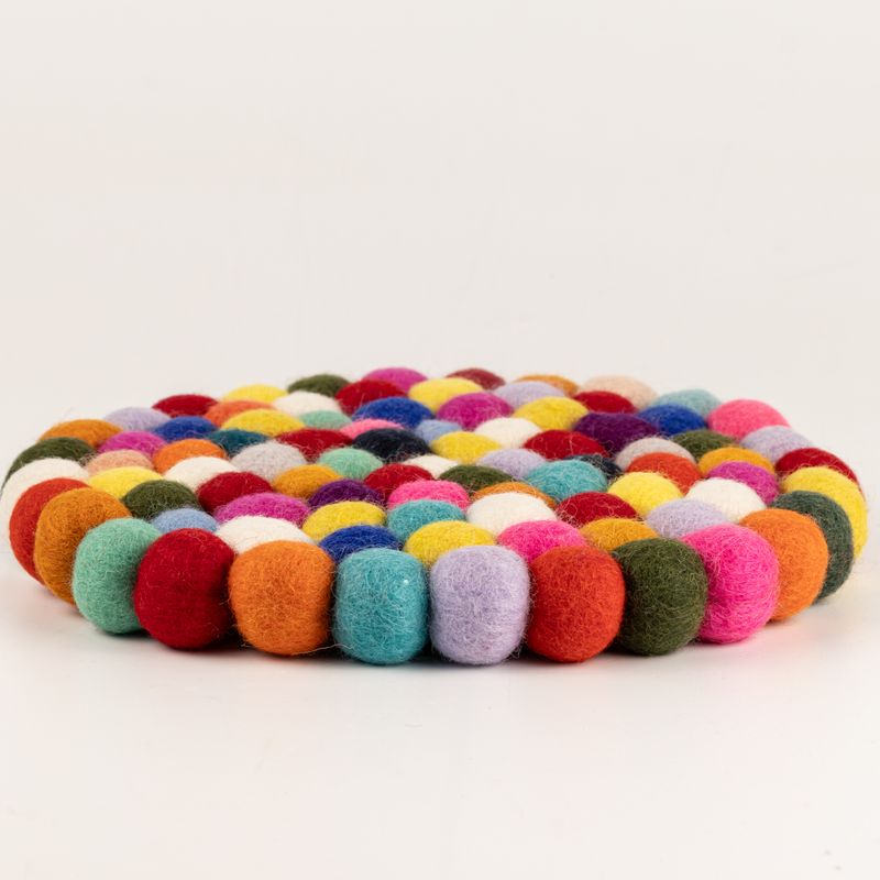 Mantel individual redondo de bolas de fieltro - 20 cm multicolor