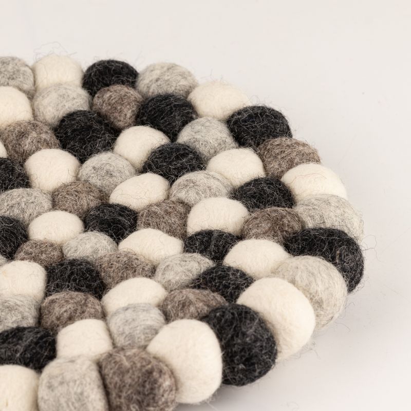 Mantel individual redondo de bolas de fieltro - 20 cm color gris multicolor