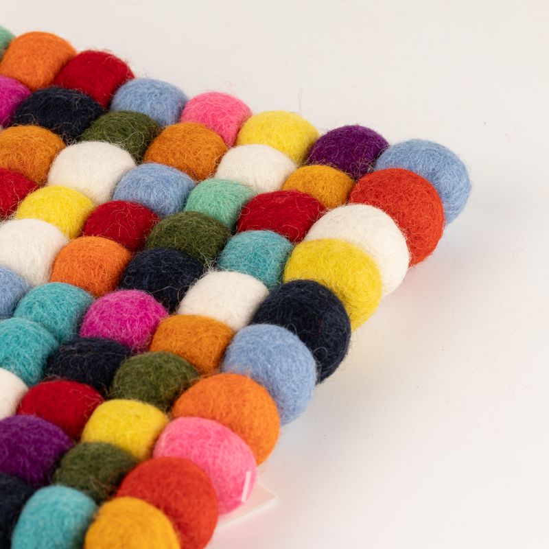 Mantel individual cuadrado de bolas de fieltro - 20 cm multicolor