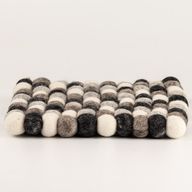 Mantel individual cuadrado de bolas de fieltro - 20 cm color gris multicolor