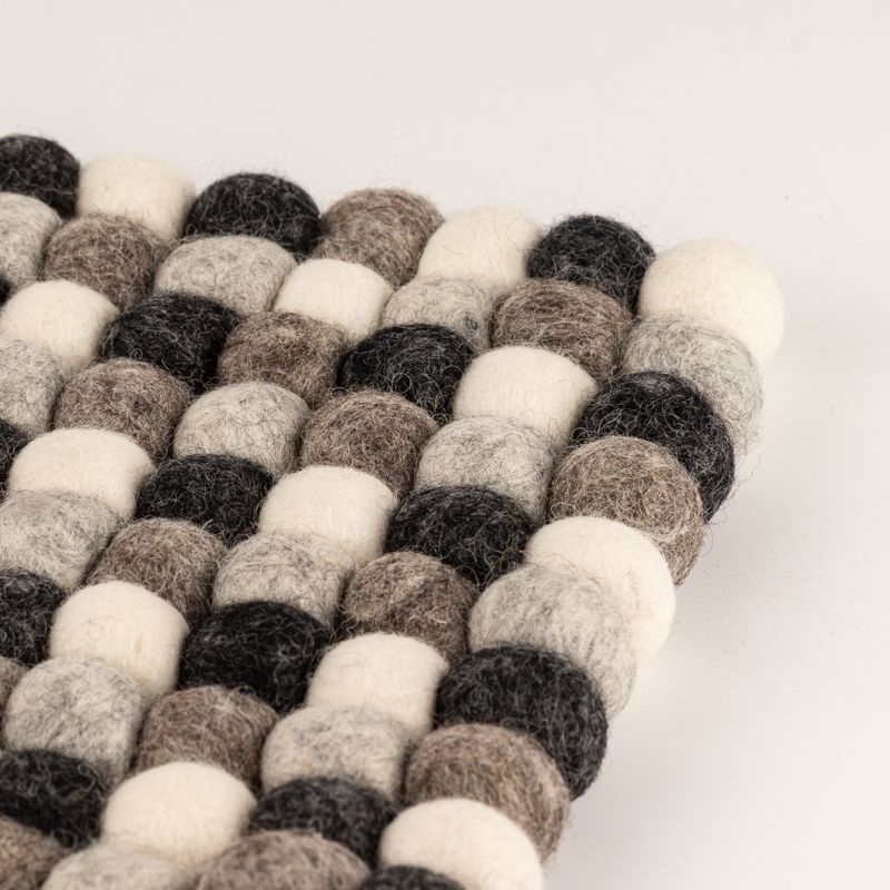 Mantel individual cuadrado de bolas de fieltro - 20 cm color gris multicolor
