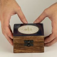 Caja pequeña esmaltada - Libra