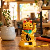 Gato de la suerte solar