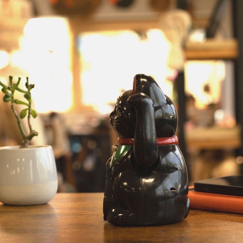 Gato de la suerte negro - 15 cm