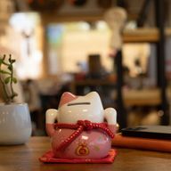 Hucha de cerámica gato de la suerte - Rosa sobre cojín