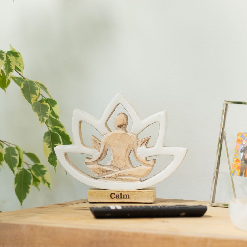 Figura de madera de mujer haciendo yoga - Flor de loto - Crema - Calma