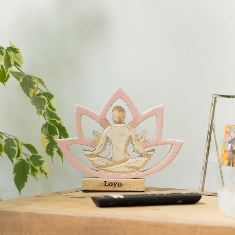 Figura de madera de mujer haciendo yoga - Flor de loto - Rosa empolvado - Amor