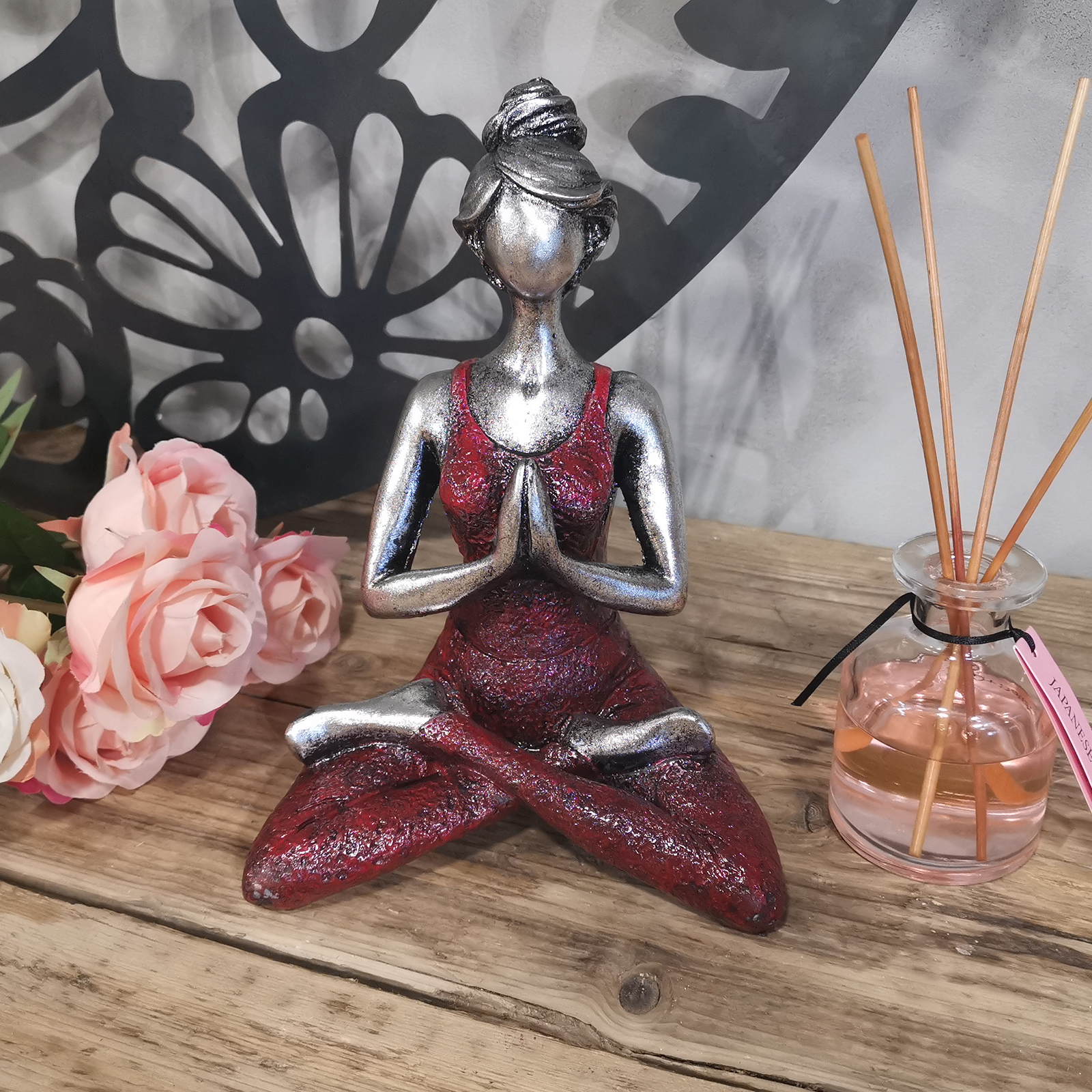 Estatua Feminina de Yoga