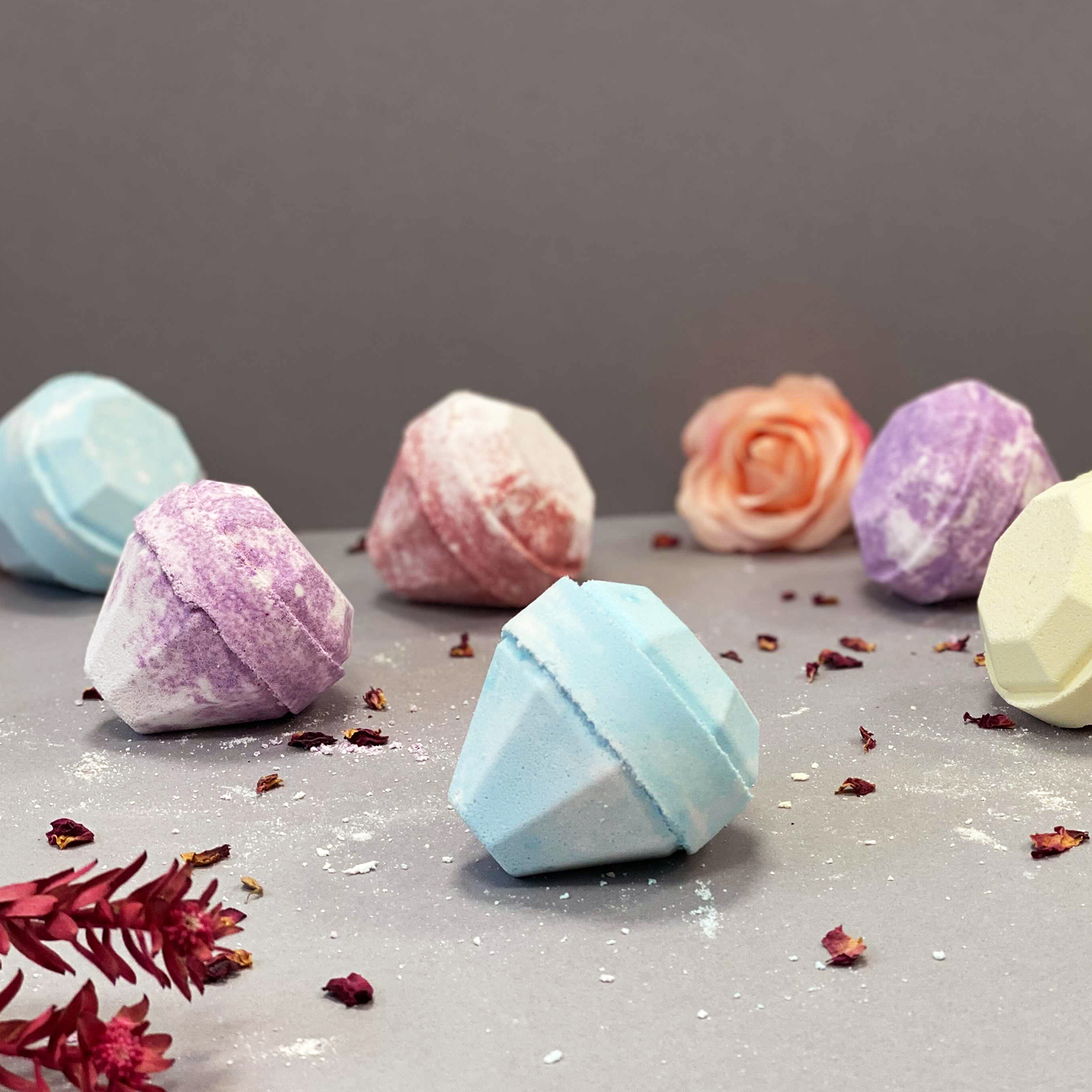 AW Dropshipping frabicante, proveedor y distribuidor de bombas de baño con forma de Rubí, bombas de baño únicas, bombas de baño artesanales y originales.