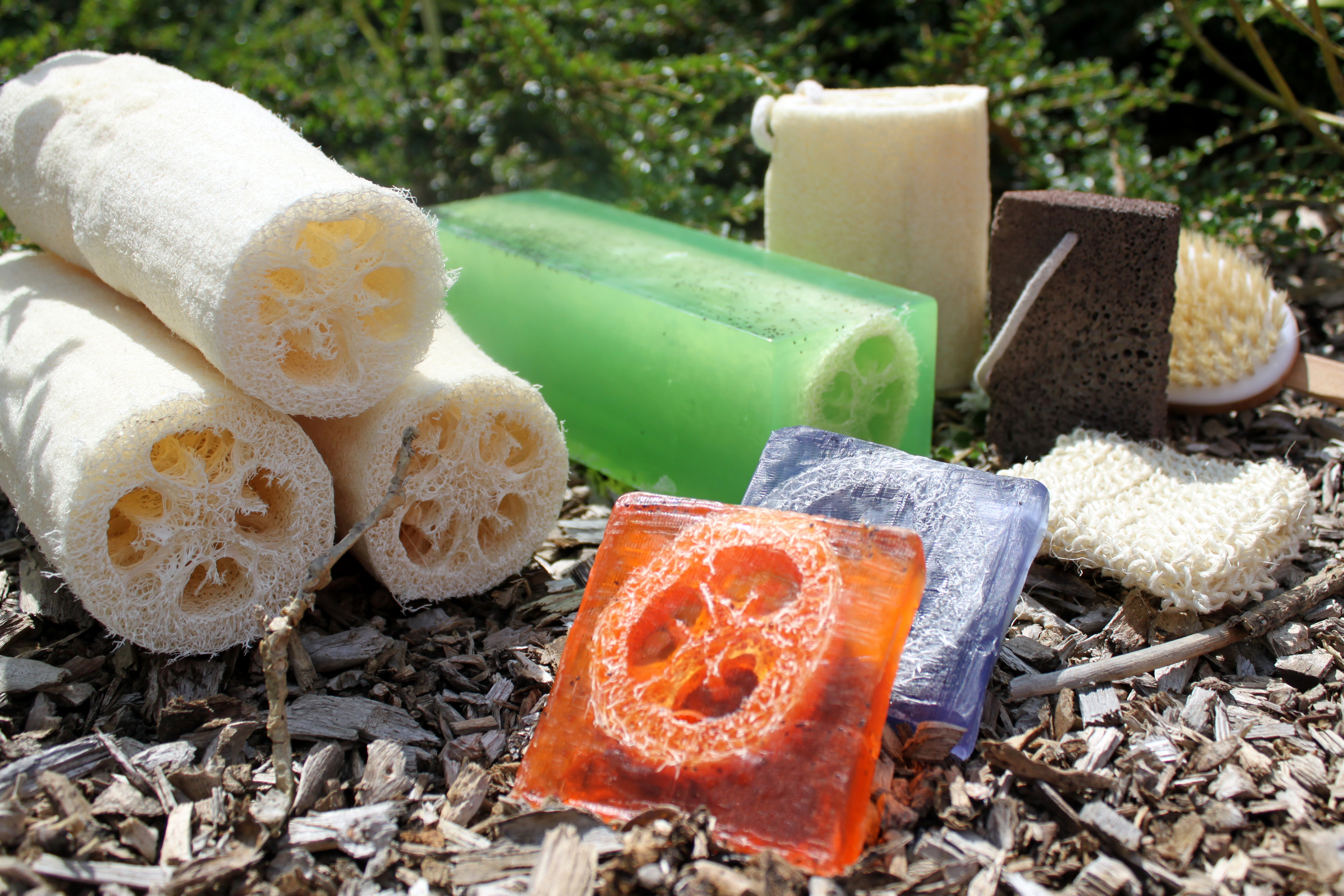 AW Artisan Dropshipping proveedor de jabones artesanales Jabón de Lufa en barra. Jabones Exfoliantes de Lufa, Hierba Buena, Lima y Tomillo, Frambuesa, Rosas