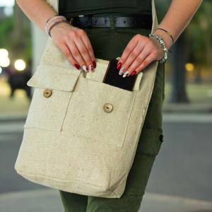 bolsos y accesorios con materiales naturales y sostenibles