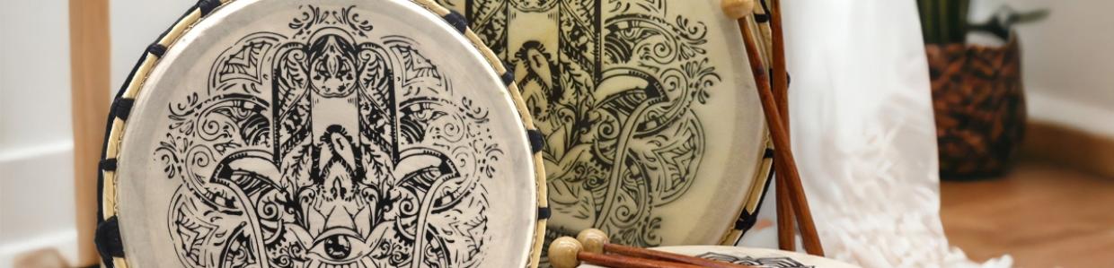 Instrumentos musicales con diseño hamsa y om para revender en tu tienda online