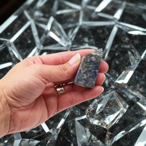 Proveedor Dropship de Obeliscos de cristal natural para revender en tu tienda online